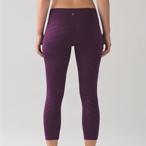 Lululemon Hot Like Agni Crop (23")Darkest Magenta - Picture 2 of 9